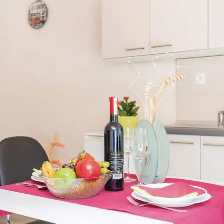 Adriatic Baska, Floor